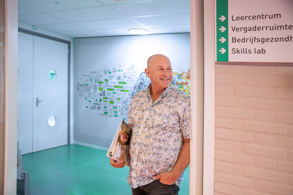 Medewerker Amarant met opleidingsklapper