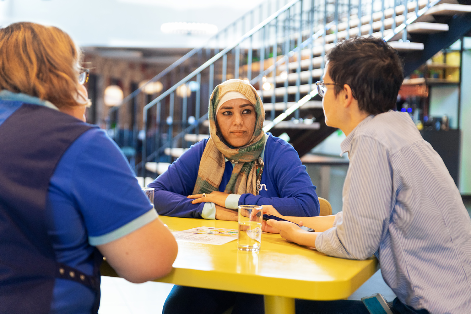 Teamleider van IBN in gesprek met Vebego Bright Solutions