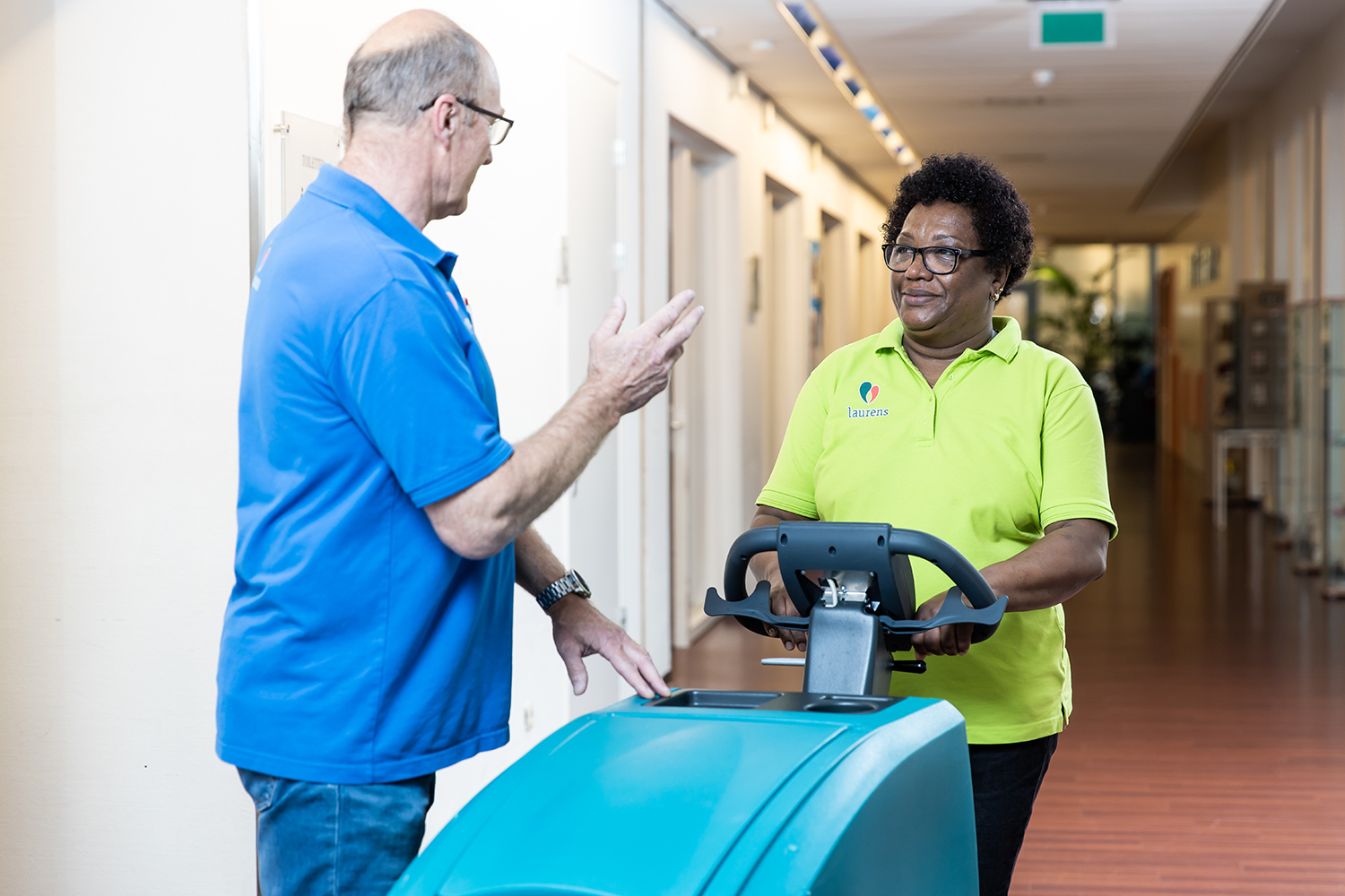 schoonmaakmedewerkers bij zorginstelling Laurens