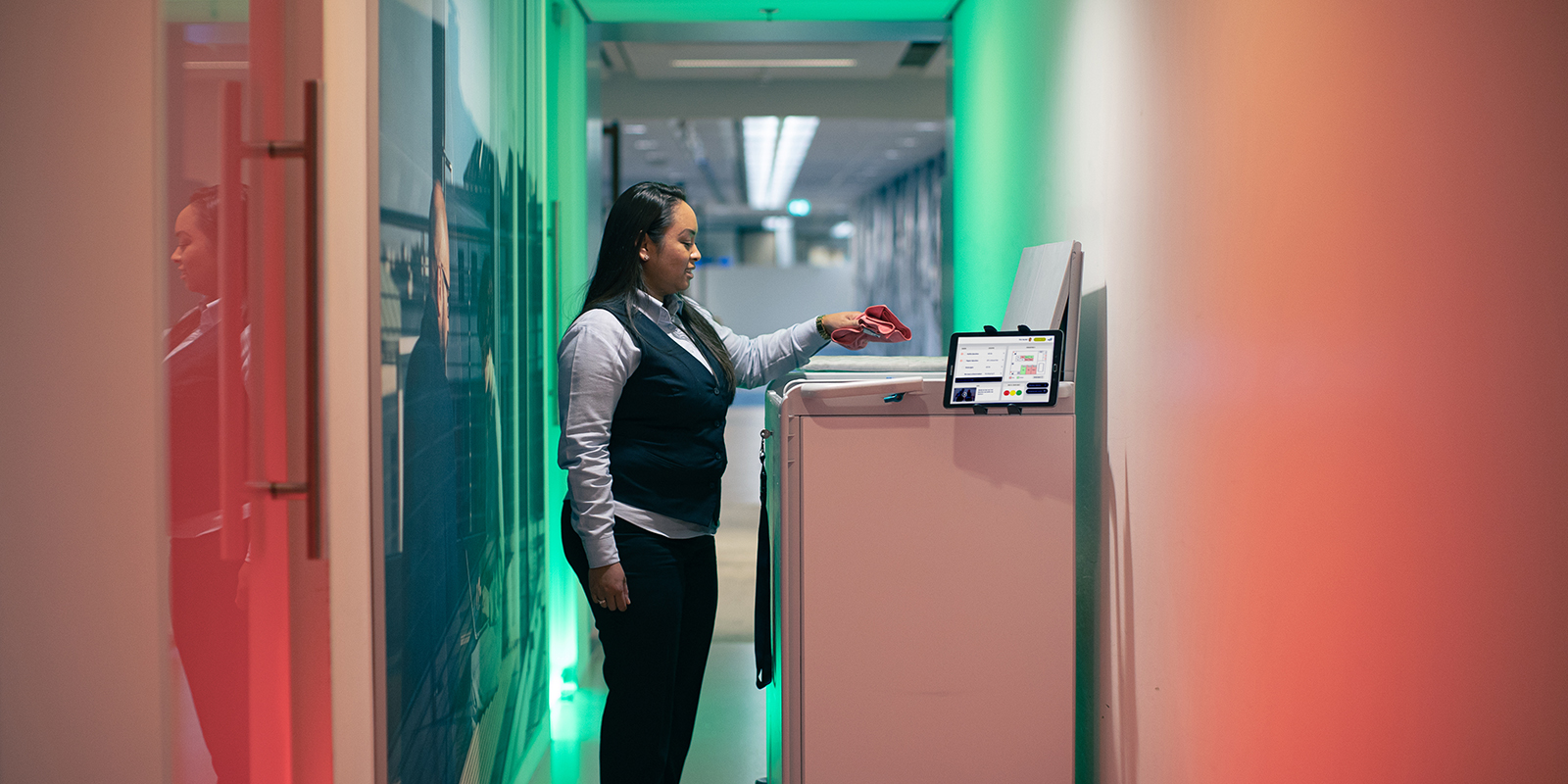 Schoonmaker maakt schoon met Triple-T trolley en Leviy