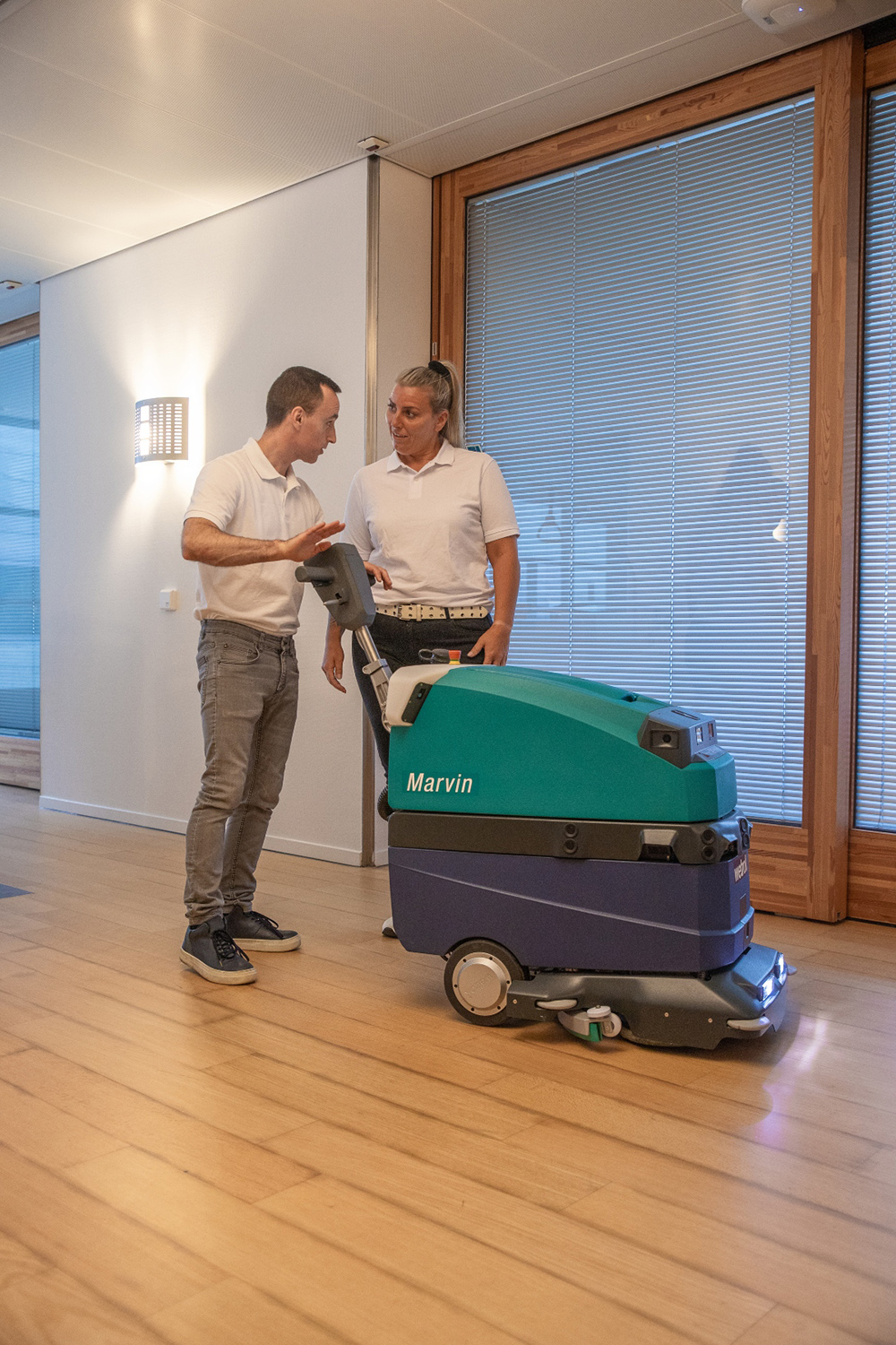Schoonmakers met wetrok marvin